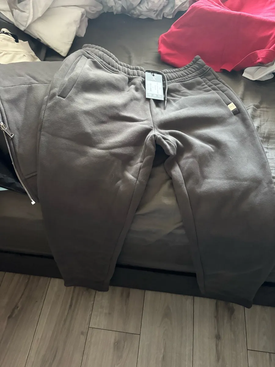 Joggers & zip hoodie - Image 2