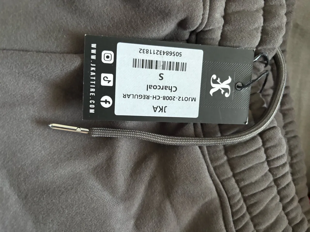 Joggers & zip hoodie - Image 3