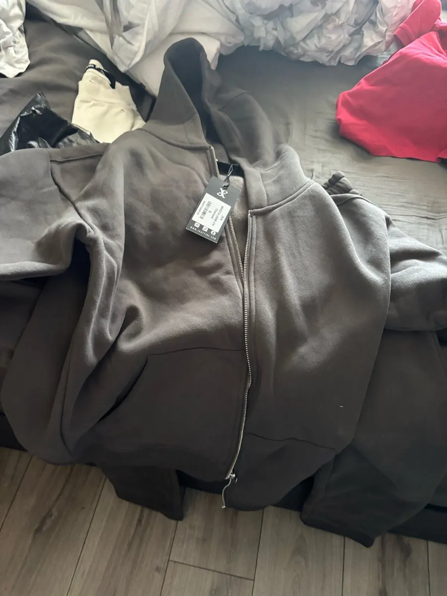 Joggers & zip hoodie - Image 1