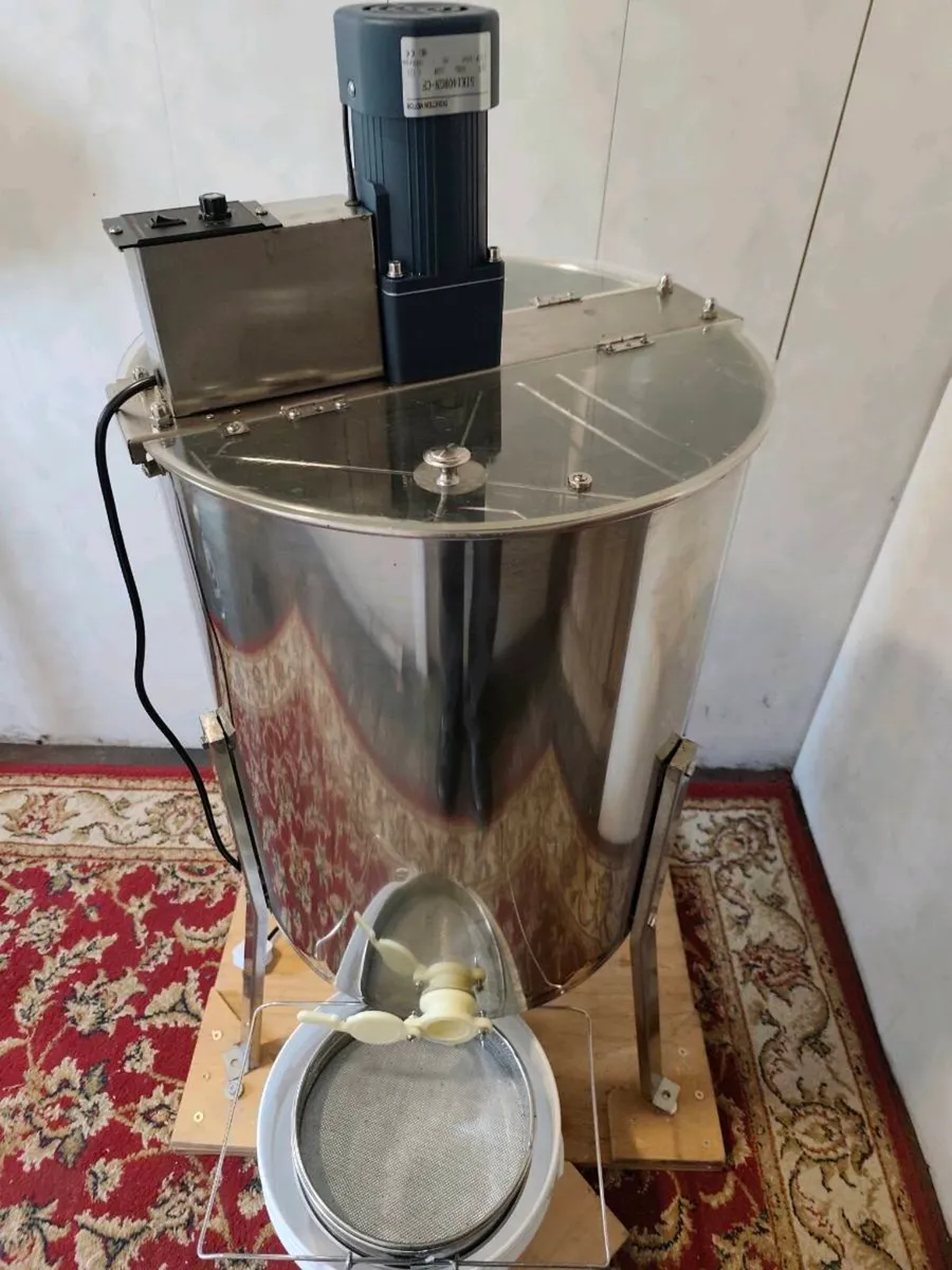 Beekeeping s.steel electric honey extractor - Image 2