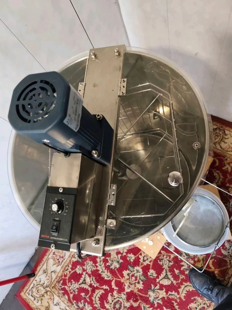Beekeeping s.steel electric honey extractor - Image 3