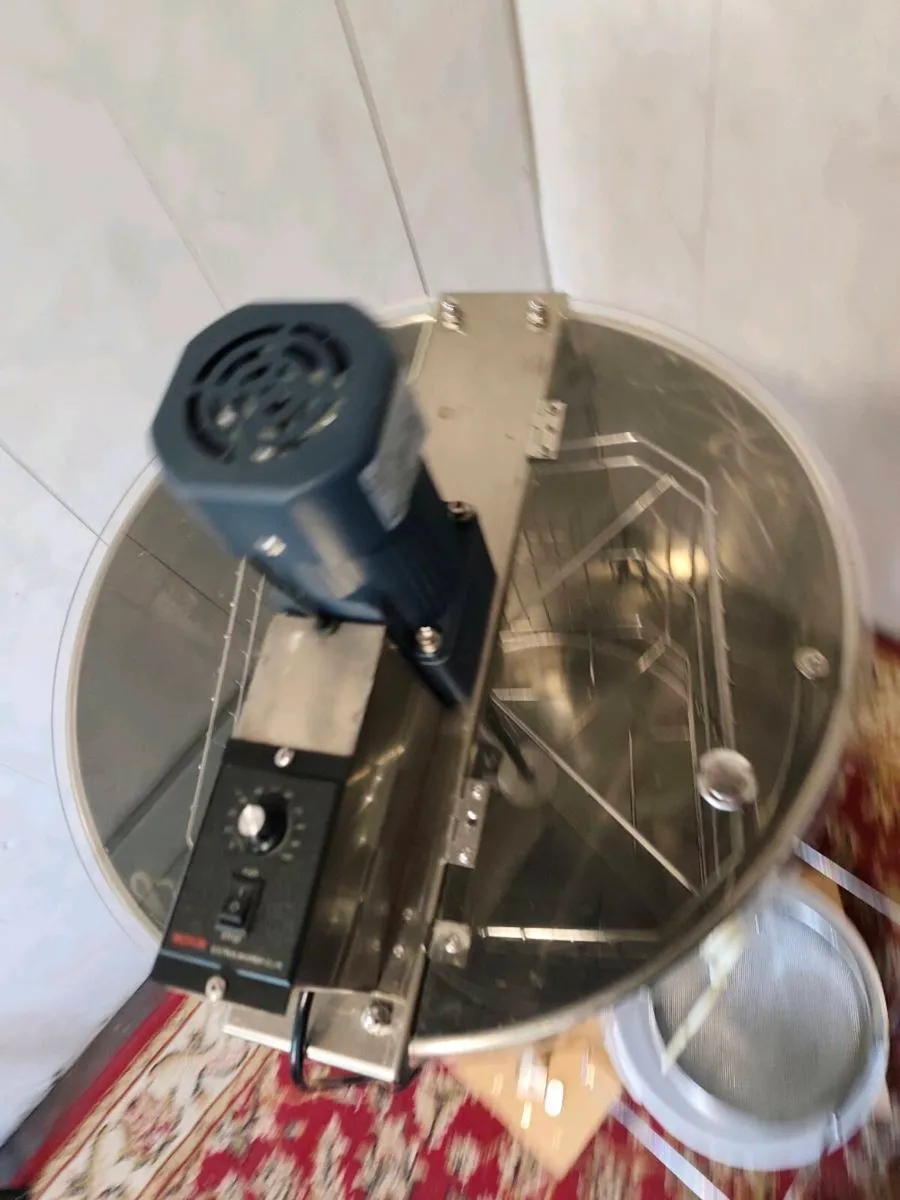 Beekeeping s.steel electric honey extractor - Image 4