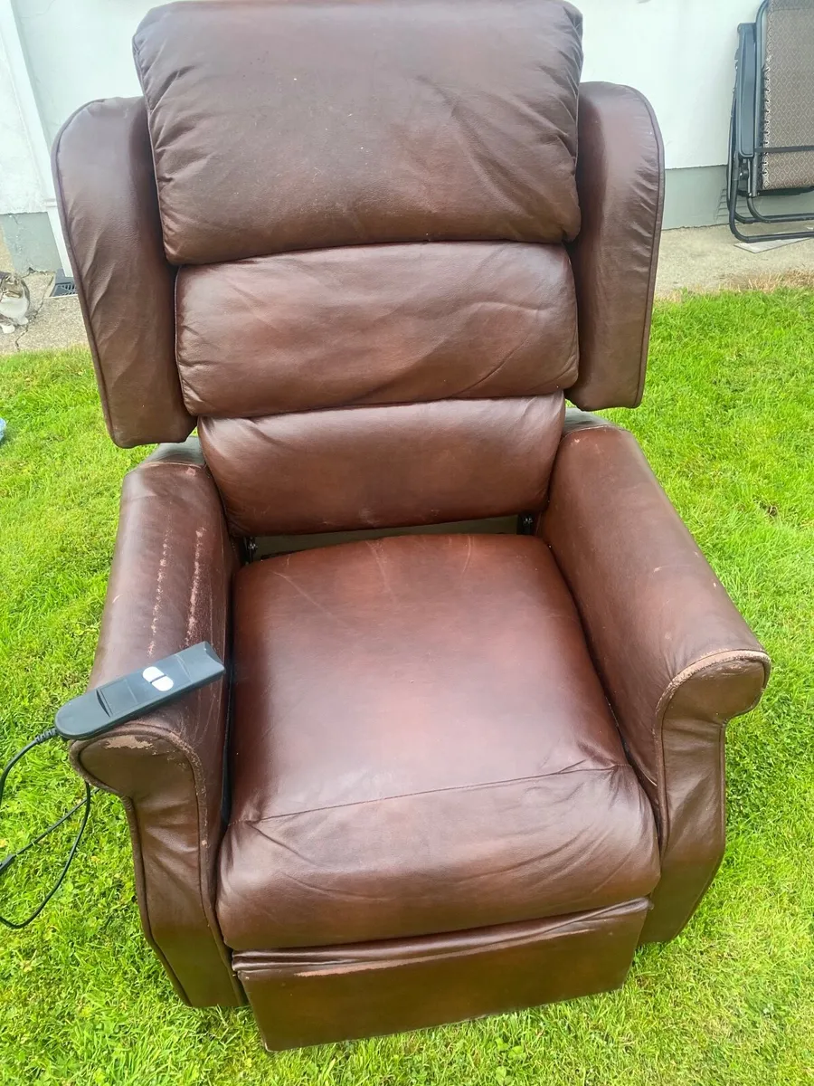 Electric Riser Recliner Mobility Chair - Image 2