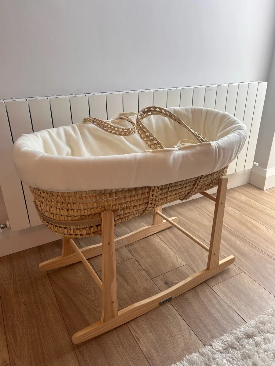 Moses basket with rocker - Image 1