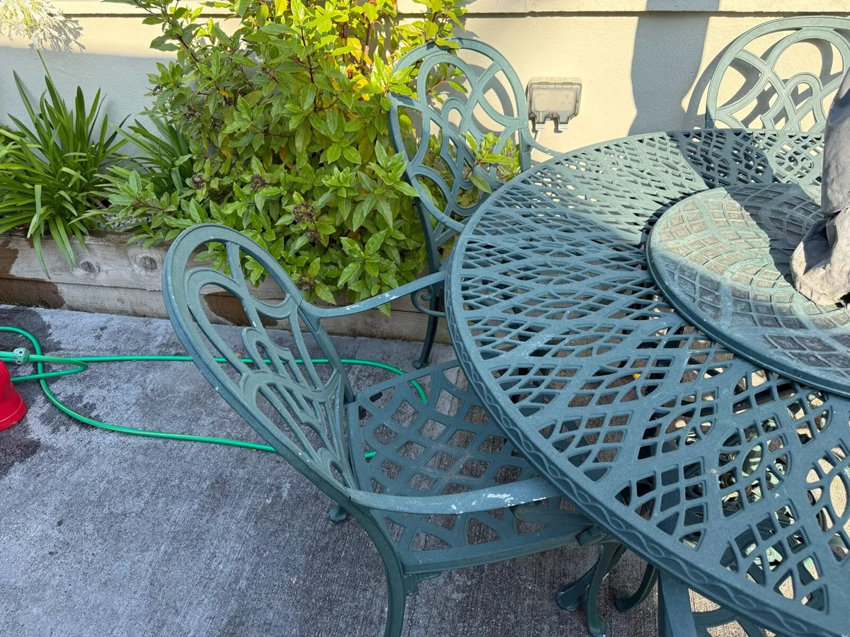 Garden Table & 6 Chairs - Image 4
