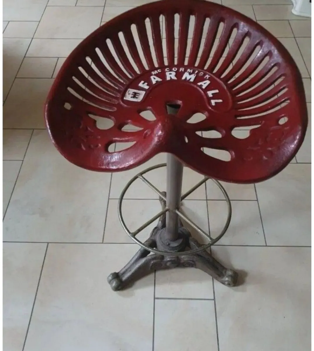 Tractor seat red - Image 1