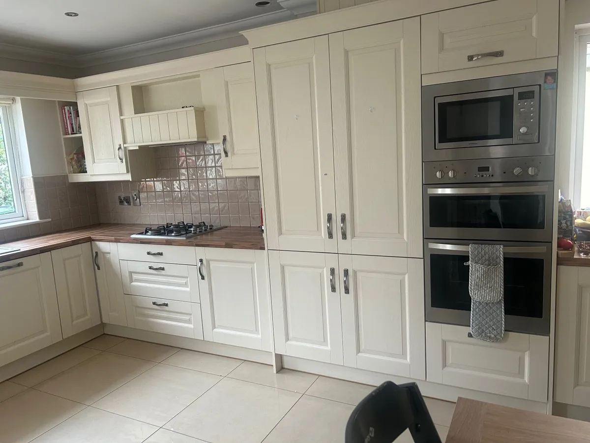 Large Painted Shaker Kitchen with Appliances - Buy - Image 2