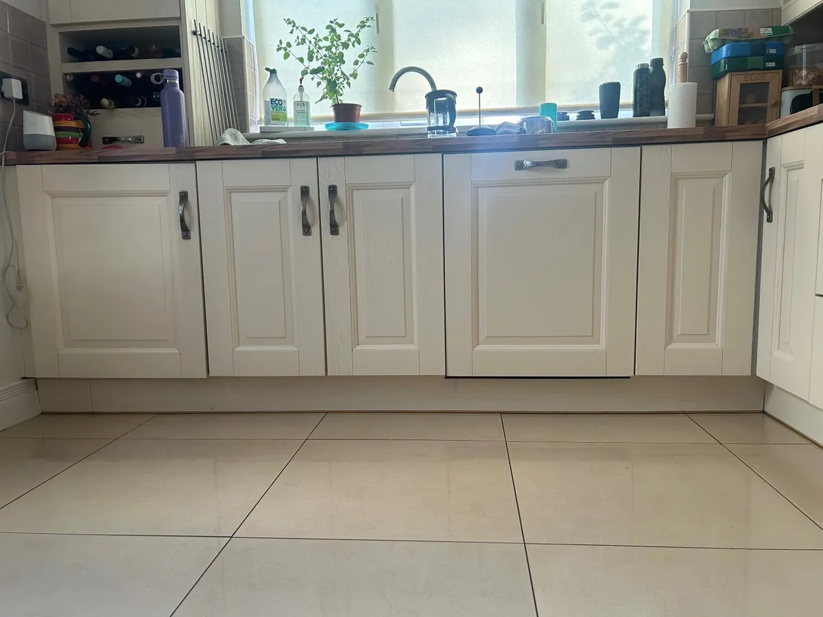 Large Painted Shaker Kitchen with Appliances - Buy - Image 3