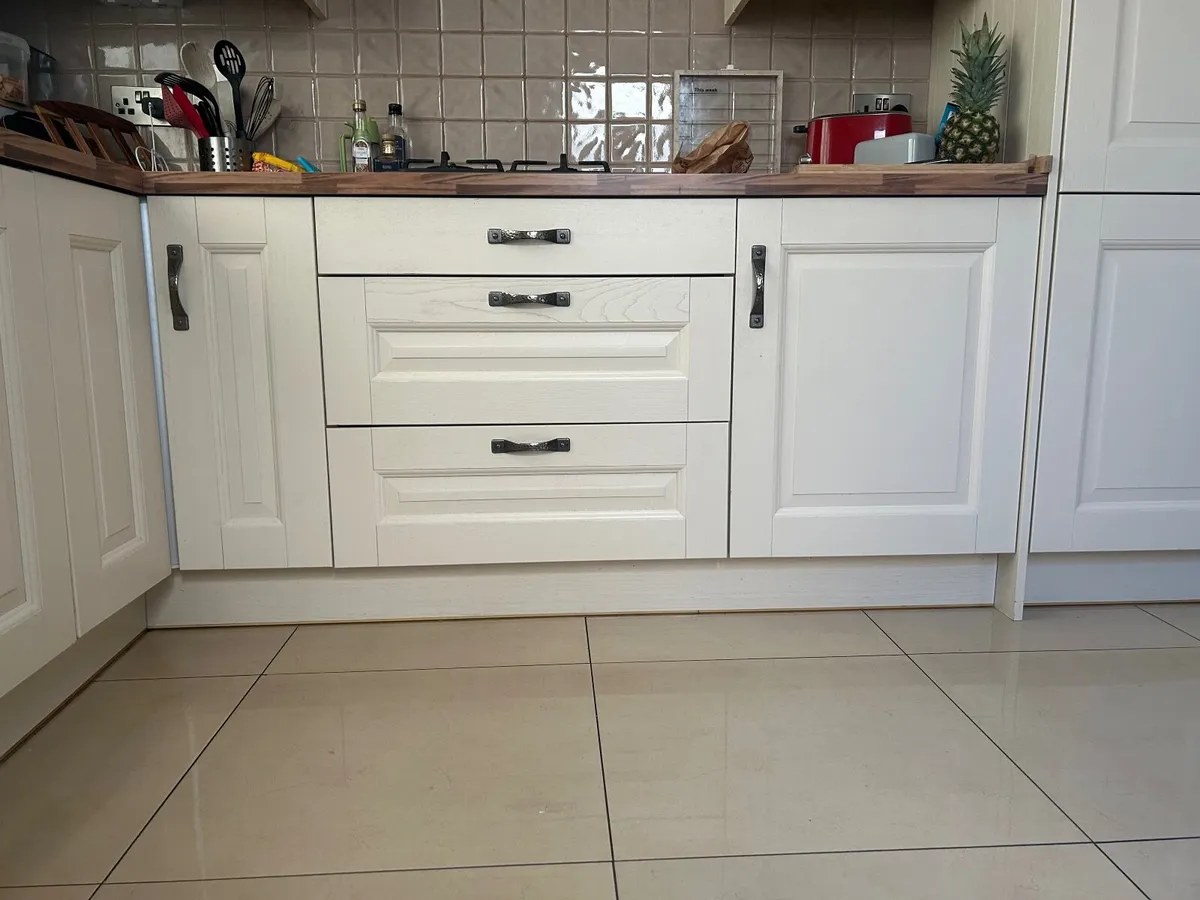 Large Painted Shaker Kitchen with Appliances - Buy - Image 4
