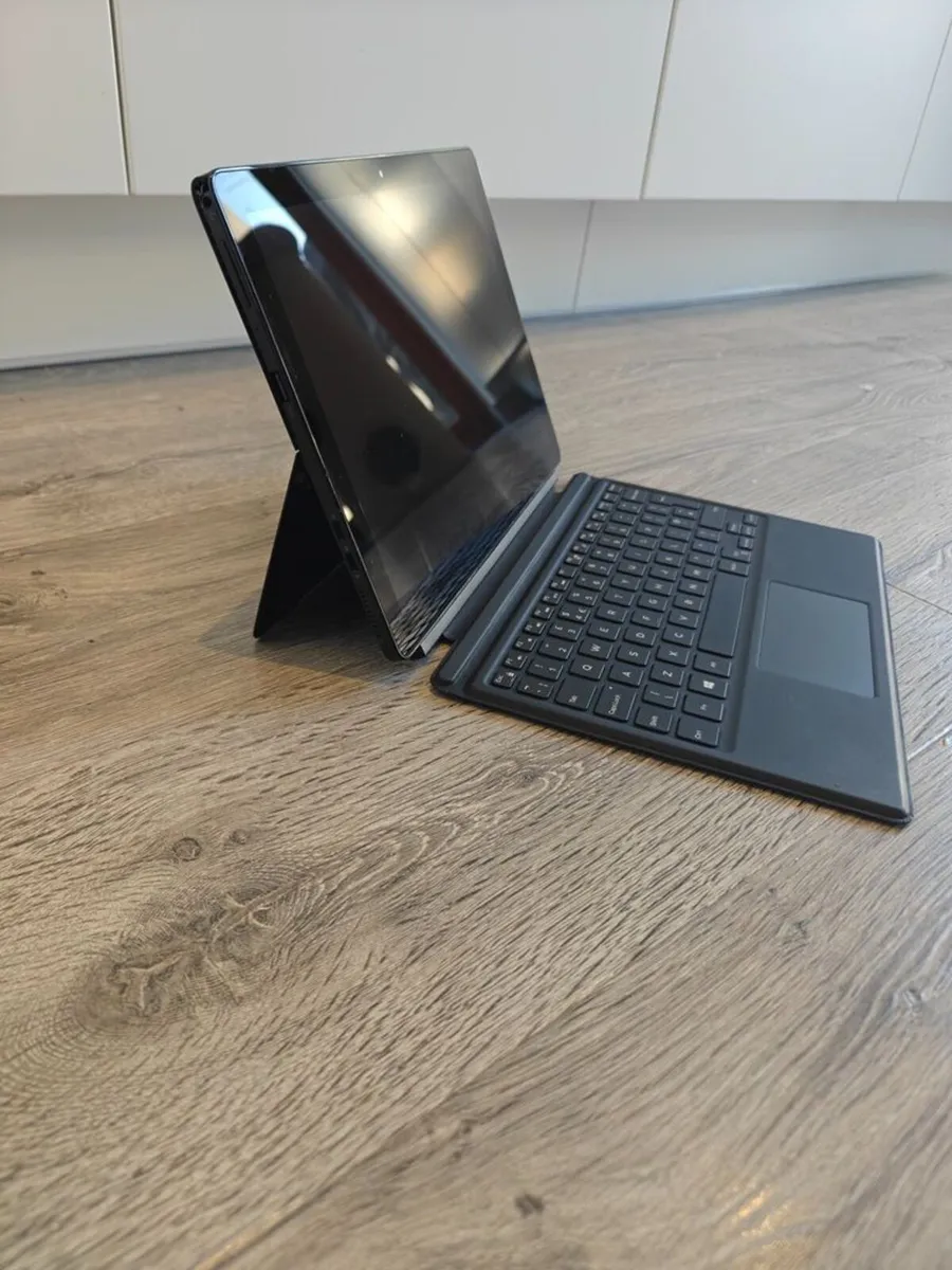 Dell Latitude 5285 2in1 Touchscreen Laptop - Image 3
