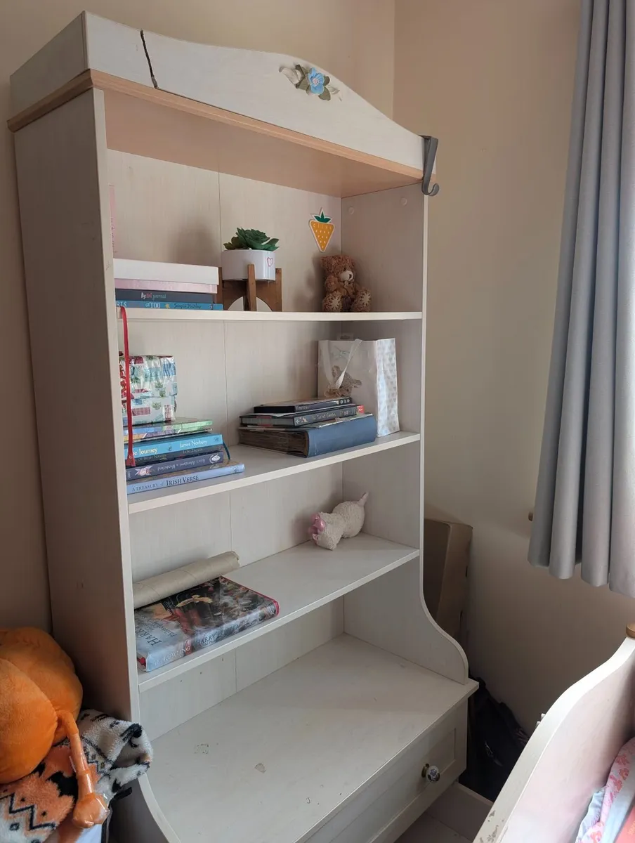 Bedroom furniture girl - Image 3