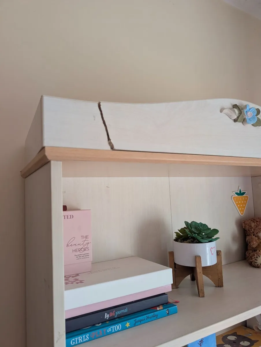 Bedroom furniture girl - Image 4