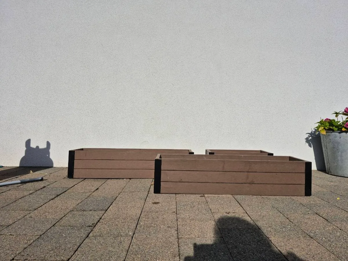 Flower pots - Image 1