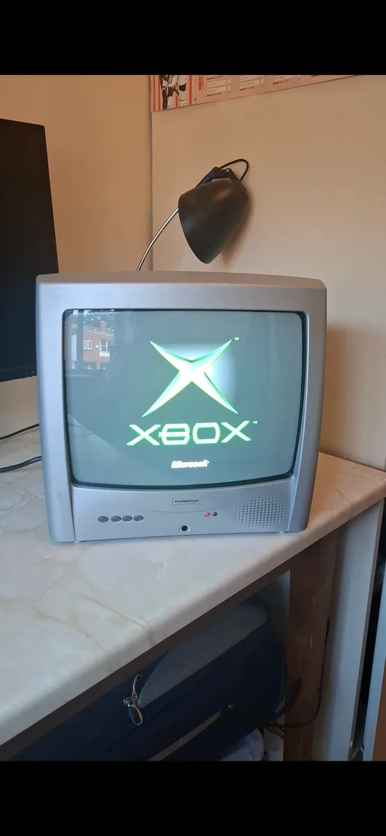 14" Powerpoint CRT TV - Image 1