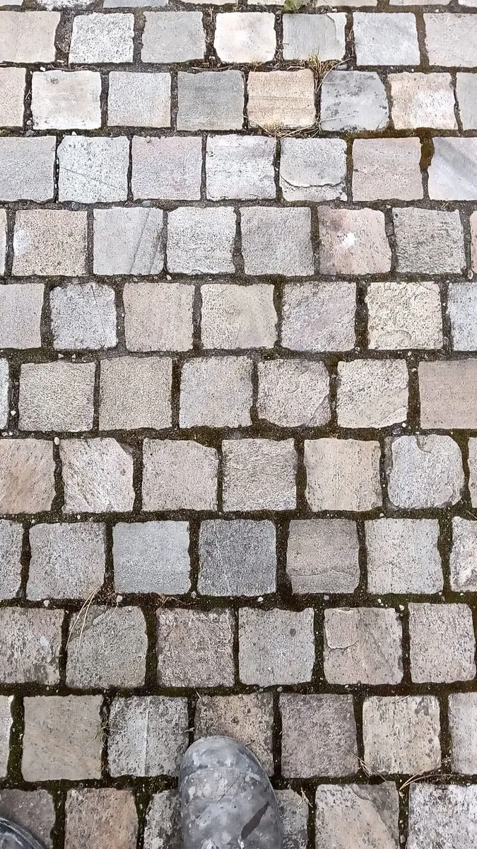 Donegal Quartz Cobbles setts - Image 1