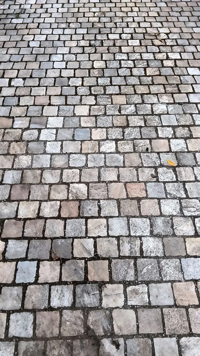 Donegal Quartz Cobbles setts - Image 2