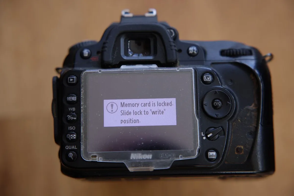 Nikon D90 Camera with 16-85mm lens and SB800 Flash - Image 3