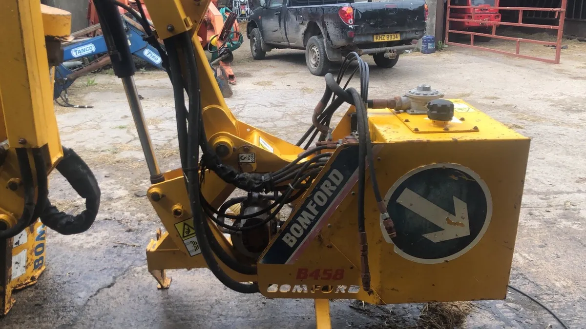 Tractor hedge cutter - Image 4