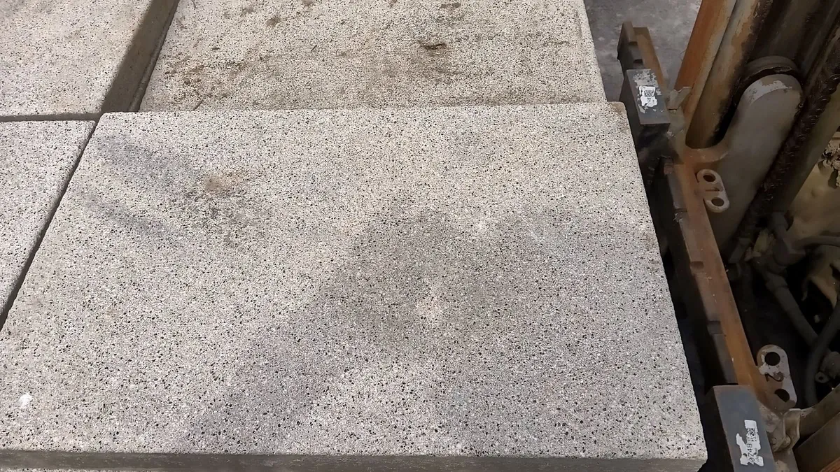 Silver granite effect paving - Image 2
