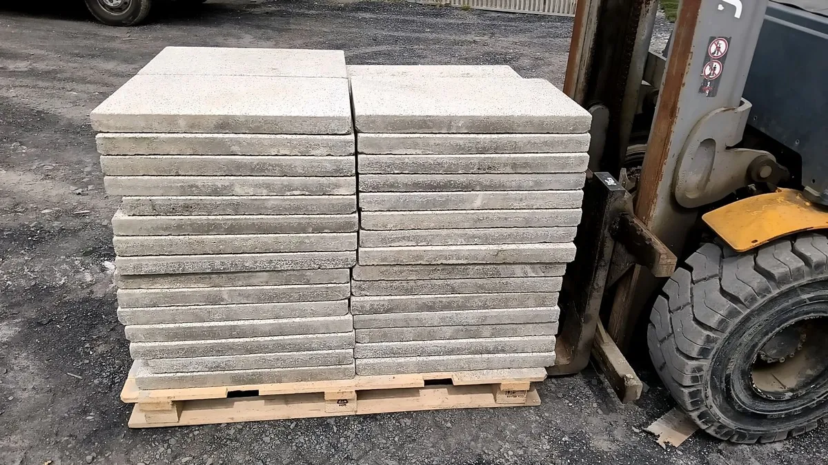 Silver granite effect paving - Image 3