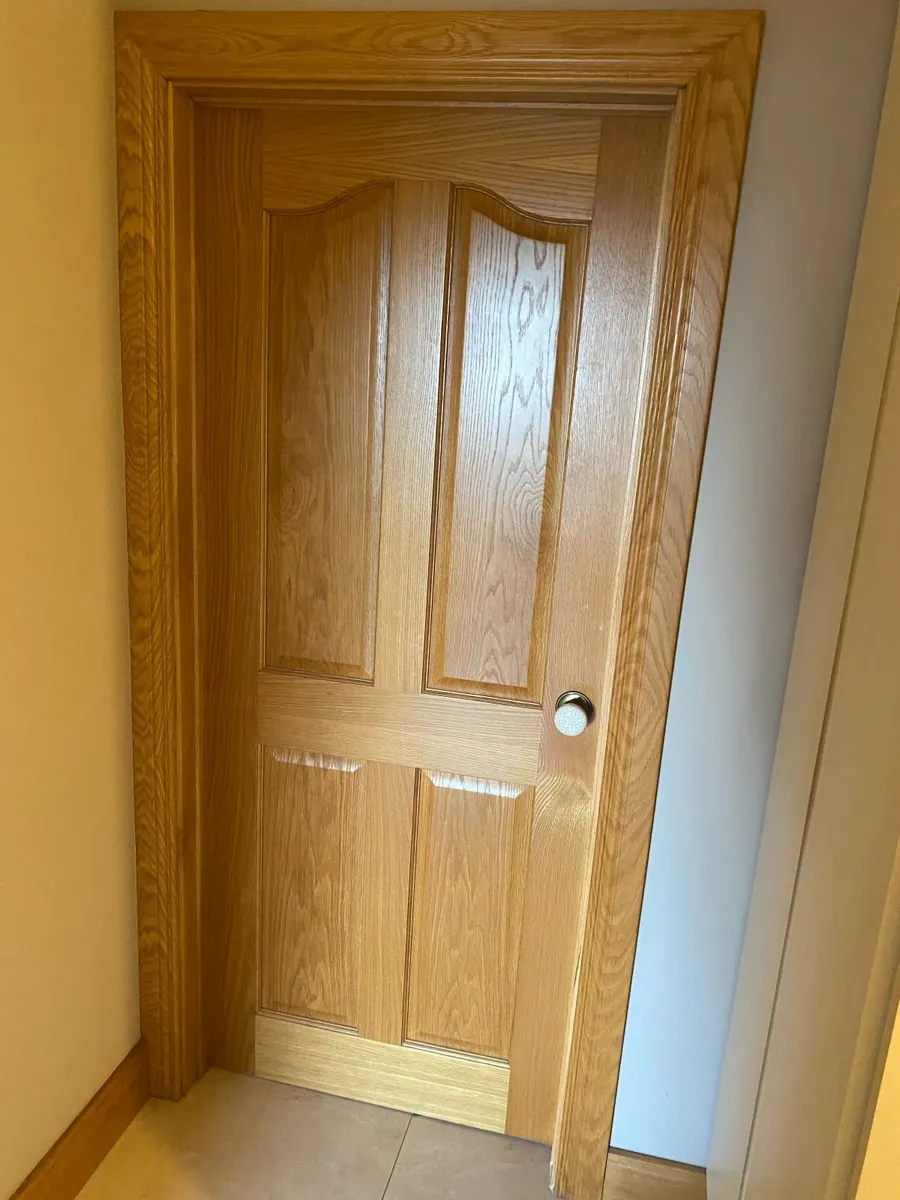 Solid Oak Doors, Frame, Architrave & Ironmongery - Image 2