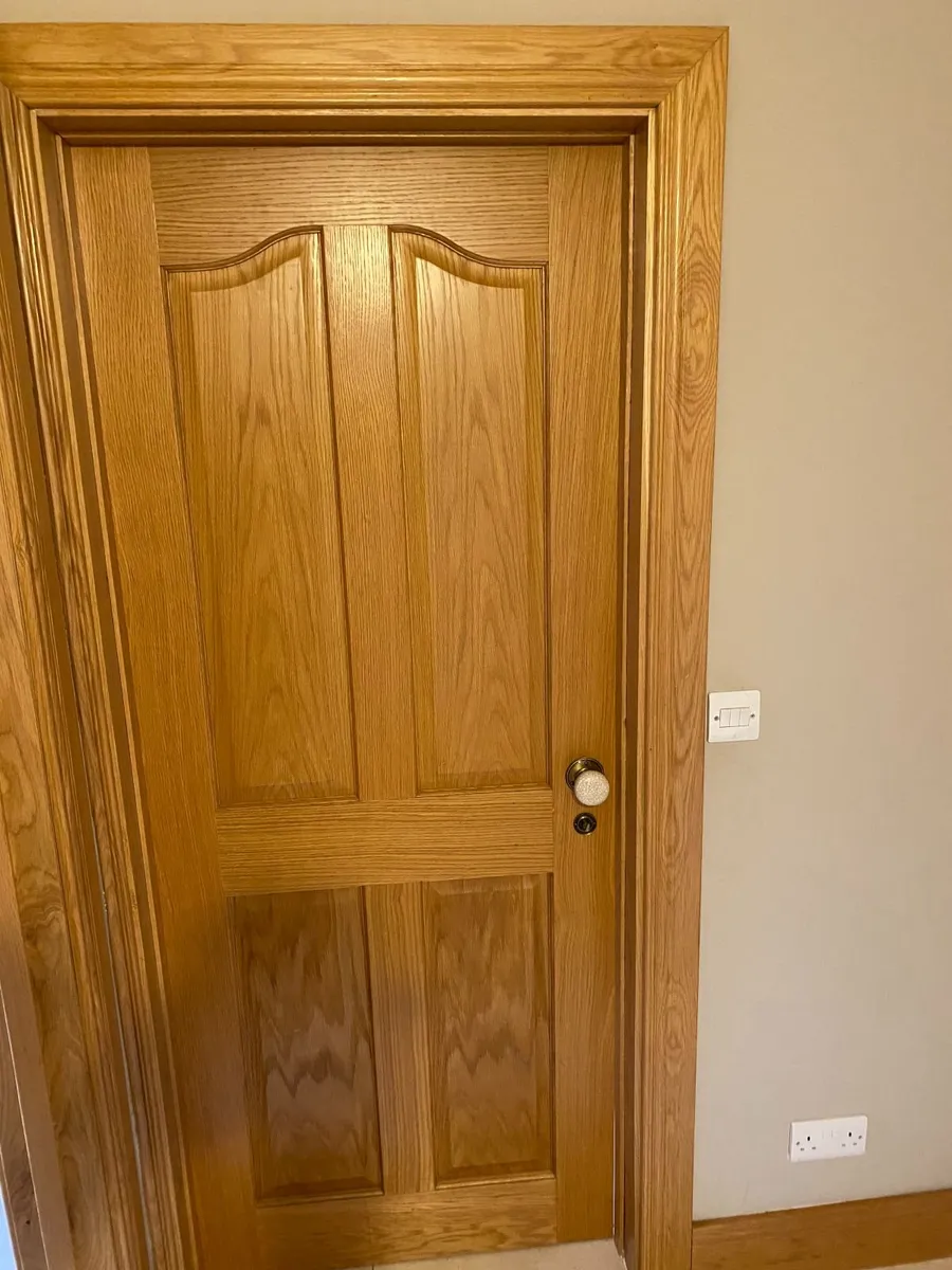 Solid Oak Doors, Frame, Architrave & Ironmongery - Image 3