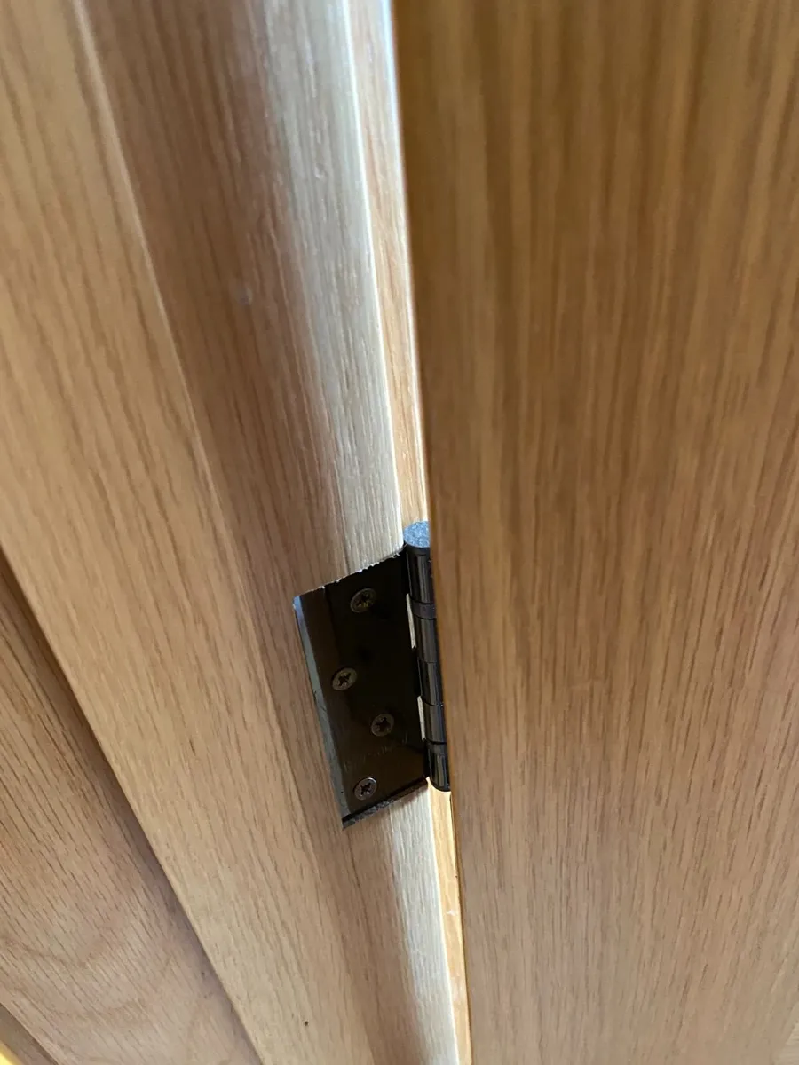 Solid Oak Doors, Frame, Architrave & Ironmongery - Image 4