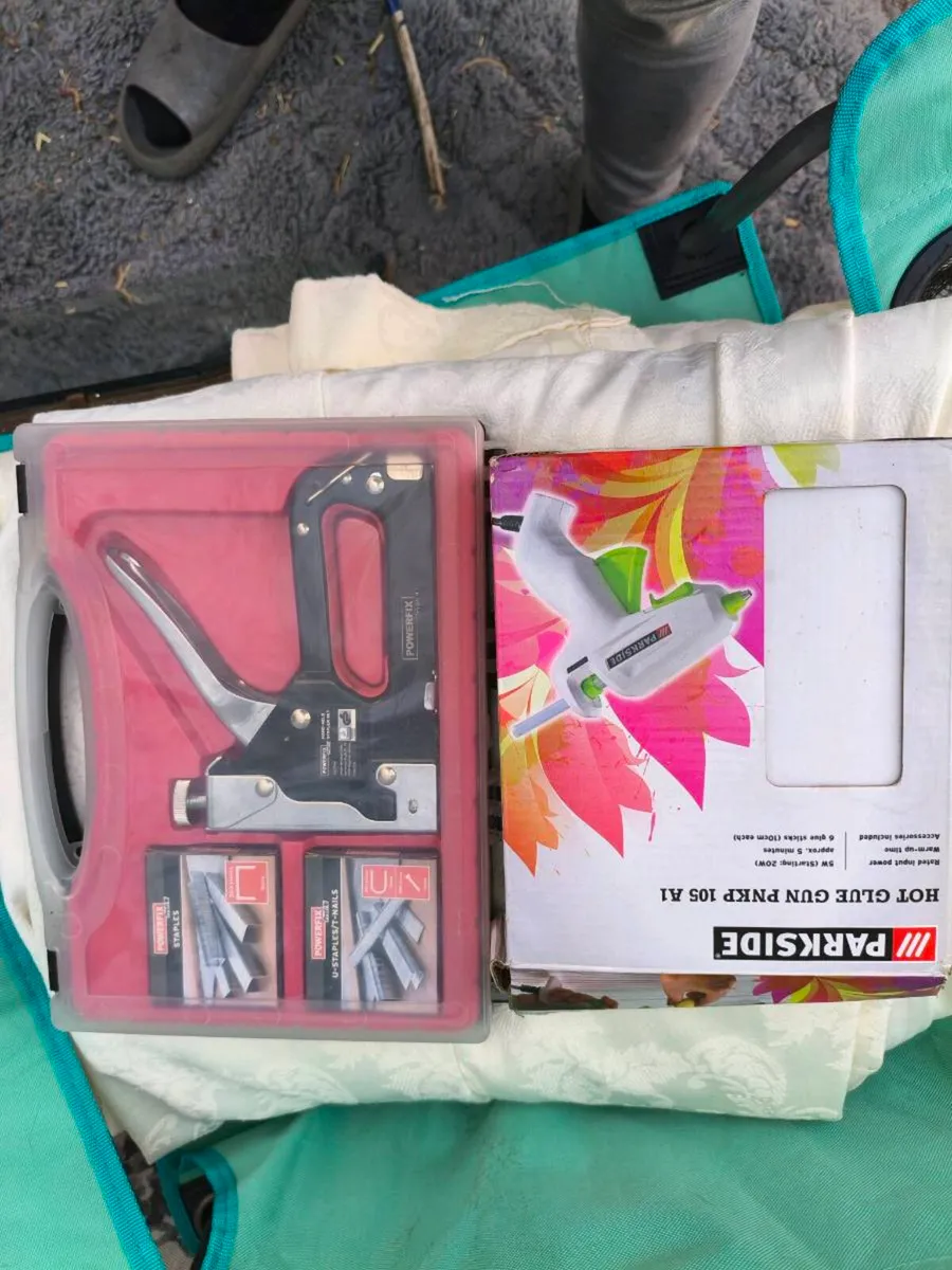 Glue gun , staple gun new 2 for 15 - Image 1