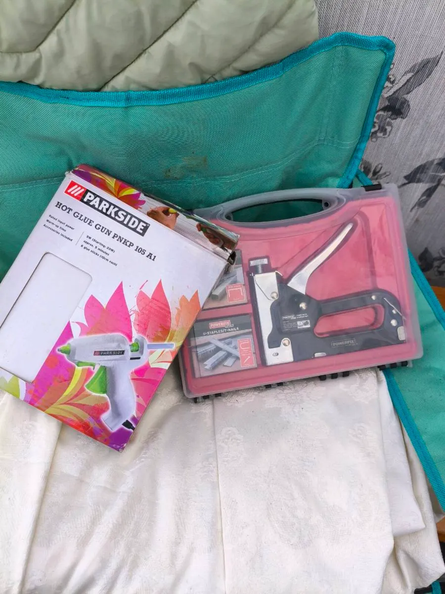 Glue gun , staple gun new 2 for 15 - Image 3