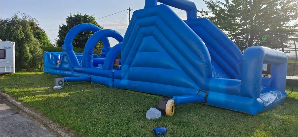 Bouncy castle/ Obstacle course - Image 1