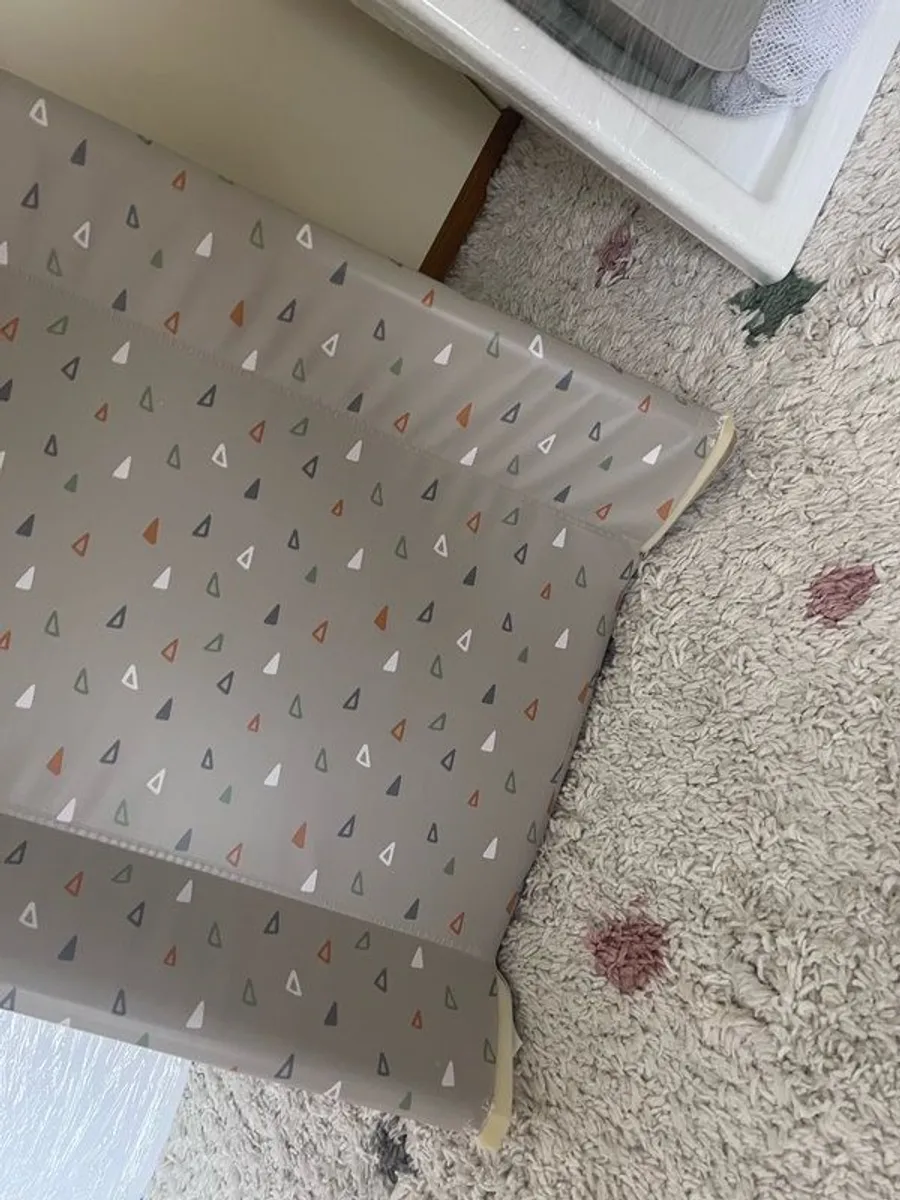 Changing table + bathtub - Image 2