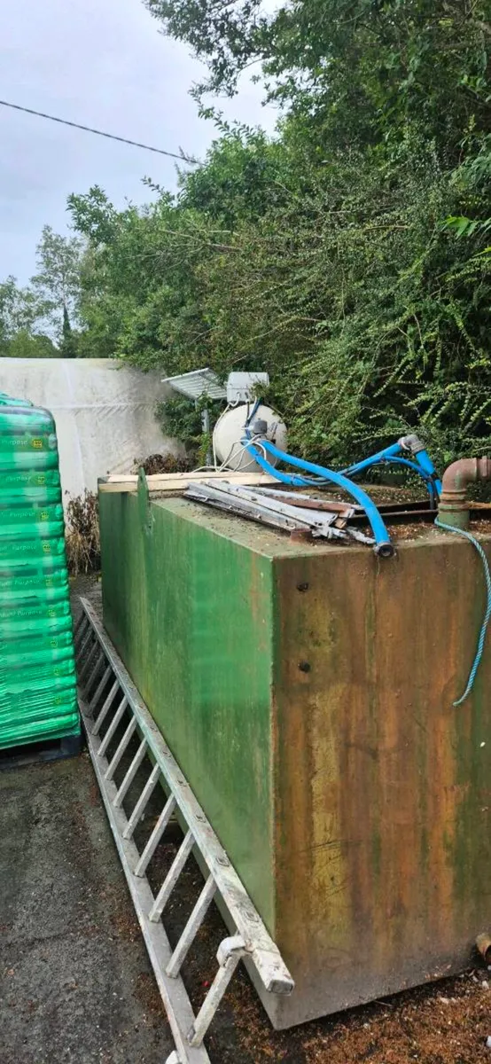 Water tank - Image 1