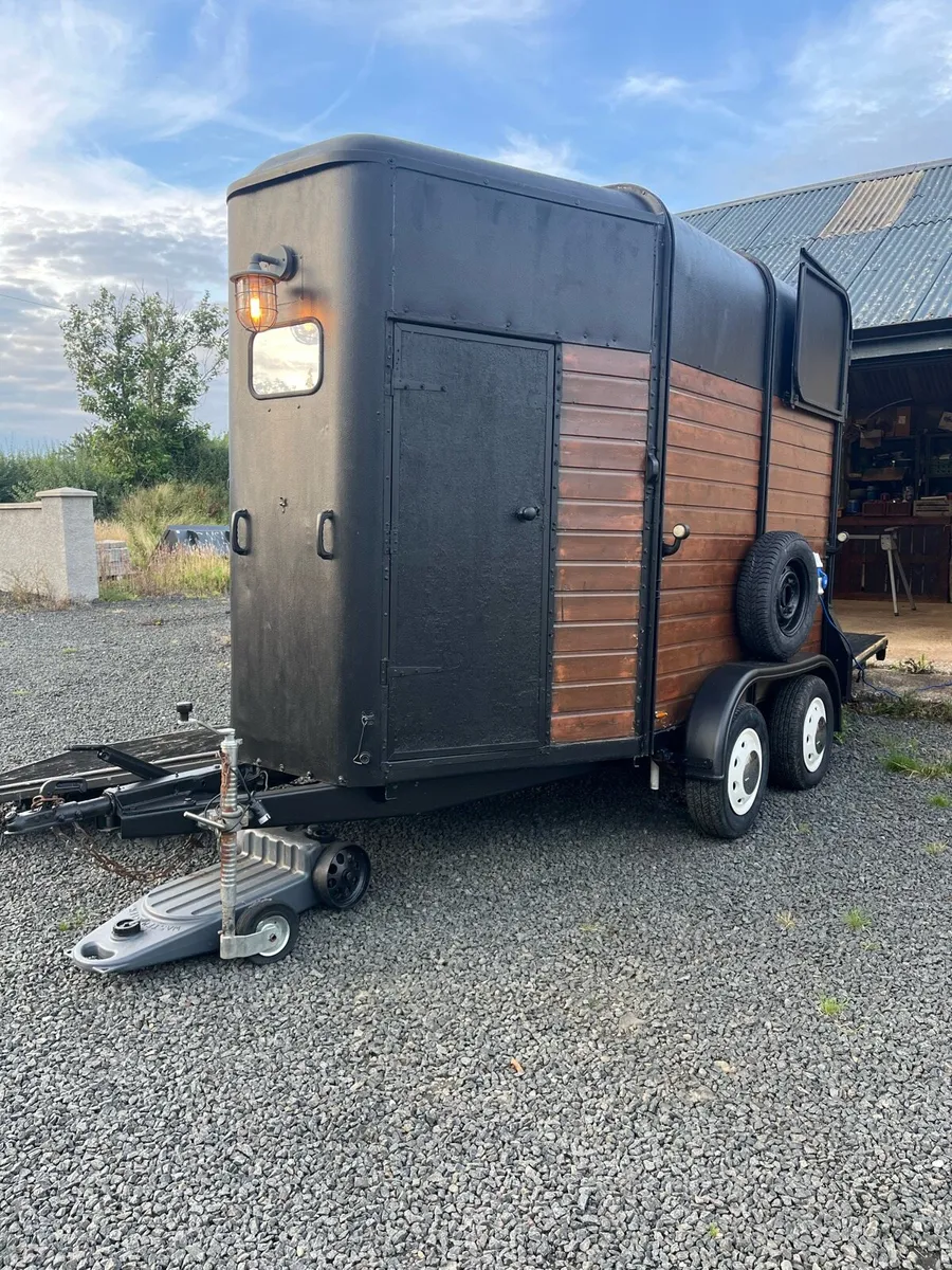 Converted horse box coffee trailer ready to go - Image 3