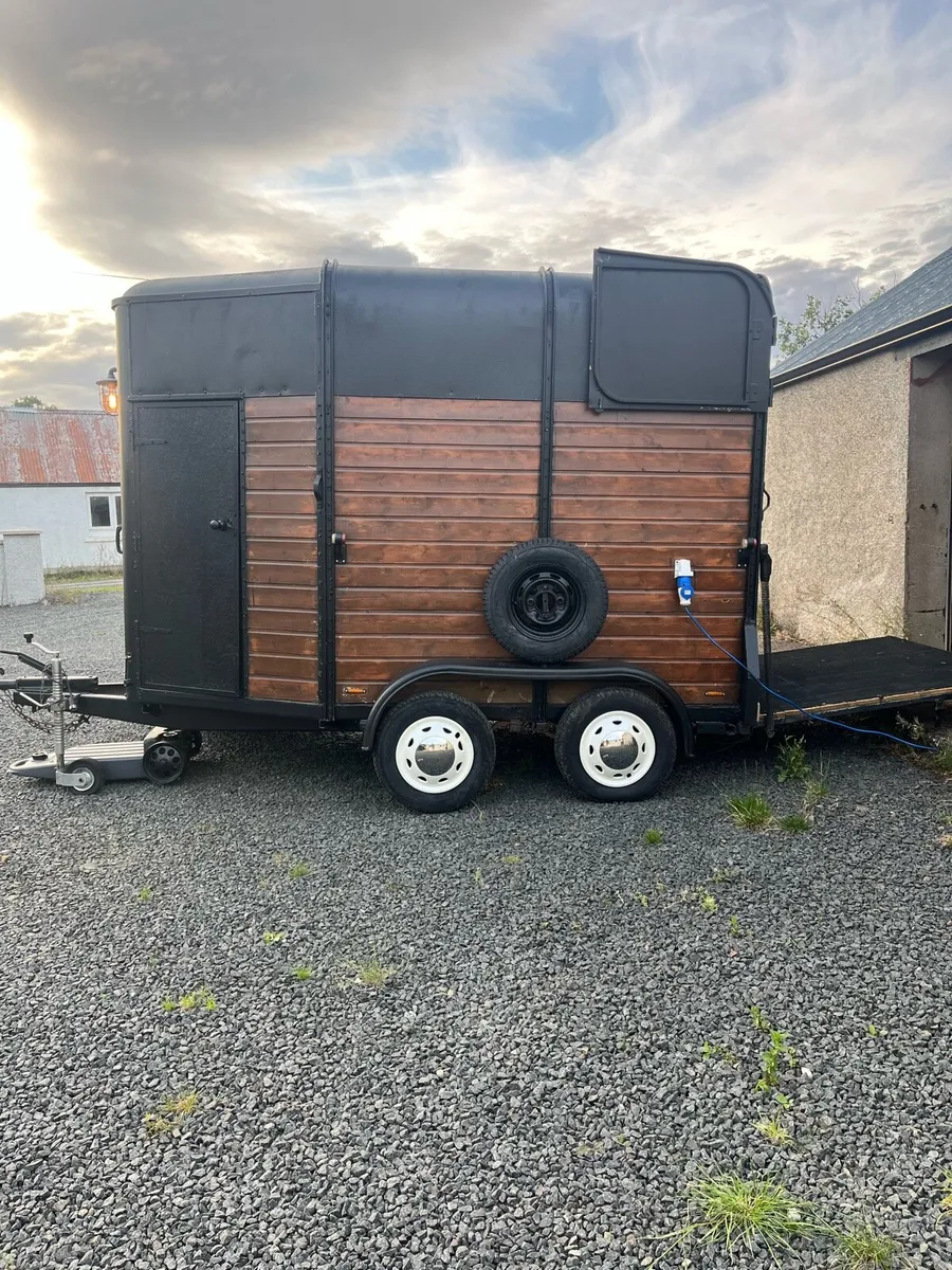 Converted horse box coffee trailer ready to go - Image 4