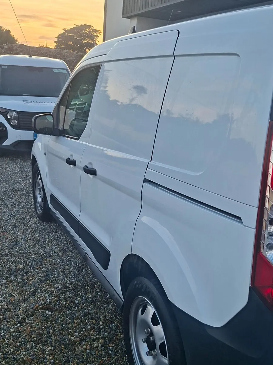 Ford Transit Connect 2022 - Image 2
