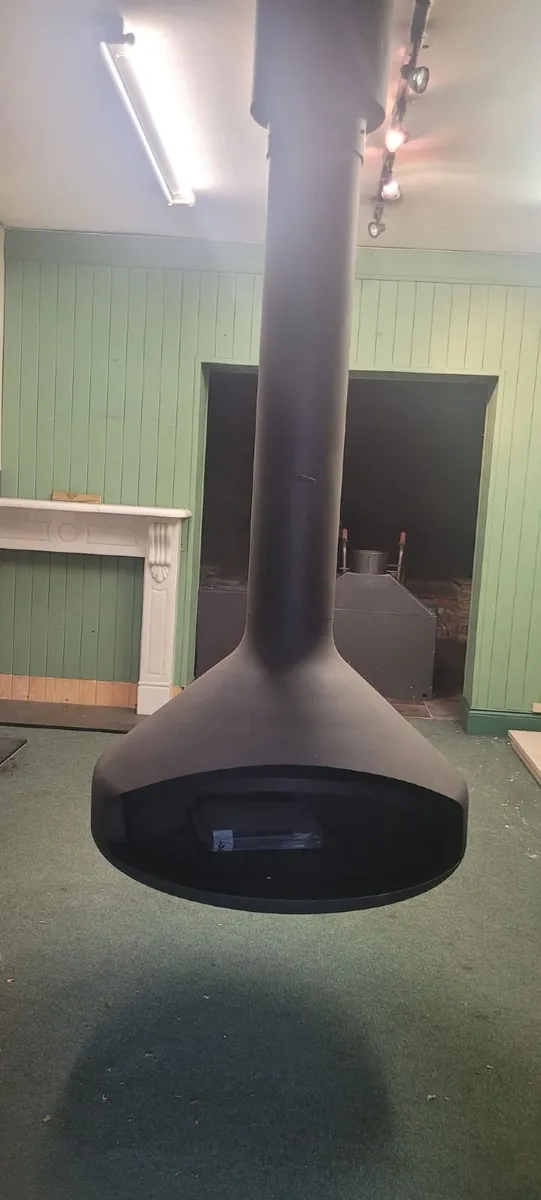 Ergofocus suspended / rotating fireplace
