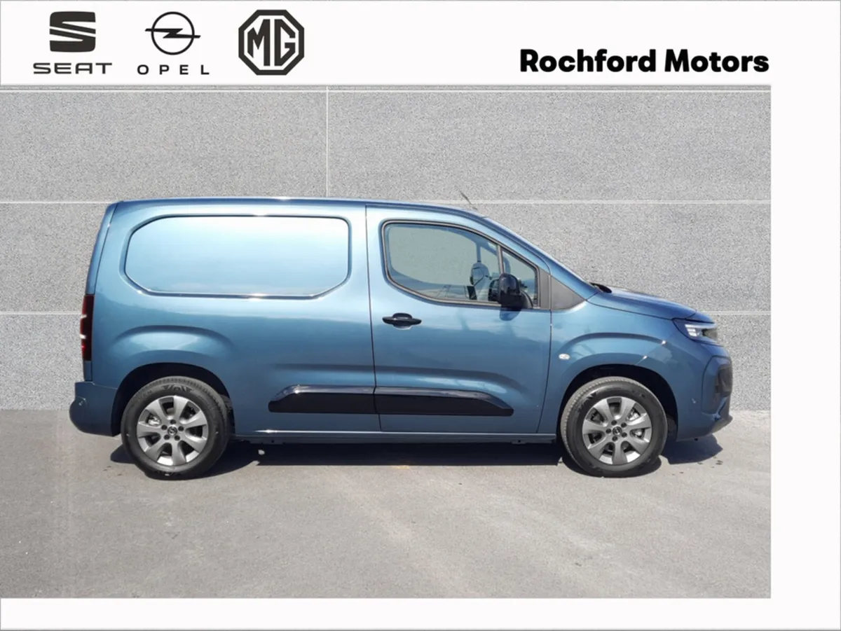 Opel Combo *ALLOYS* L1H1 Sportive 1.5 130HP AUTO - Image 3