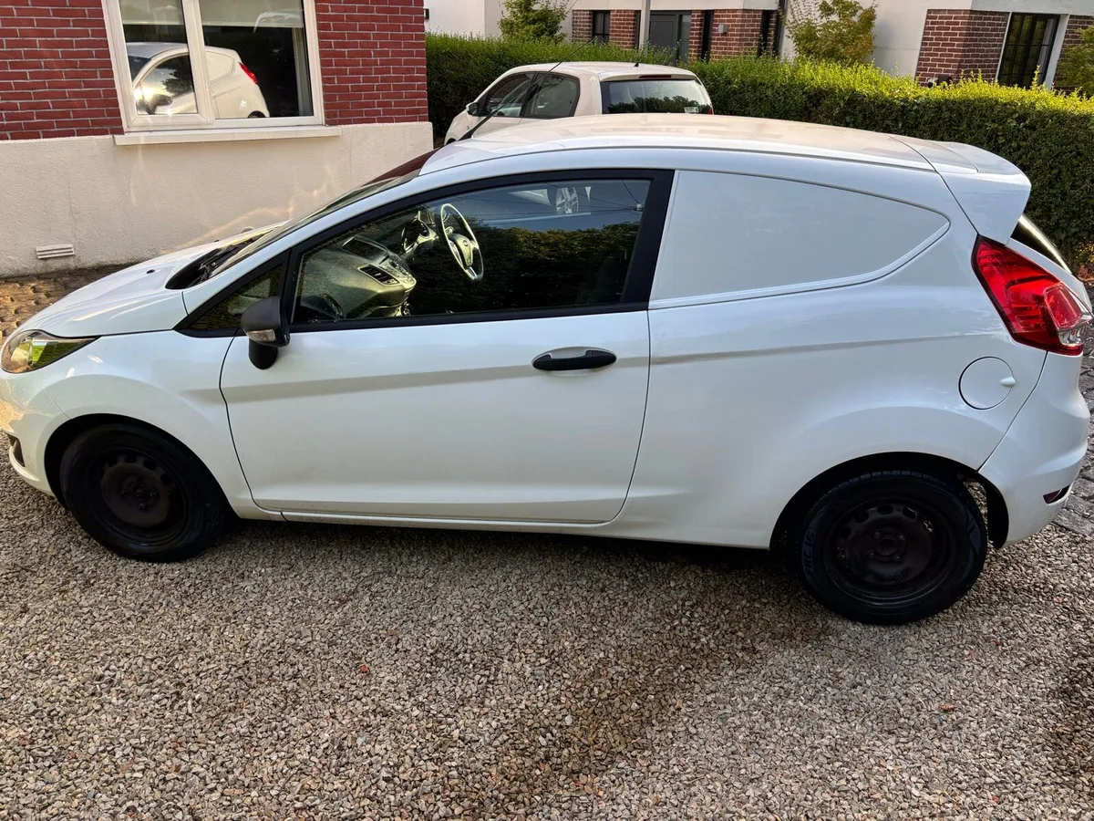 Ford Fiesta 1.6 TDCI Econetic Tech 3 Door - Image 3