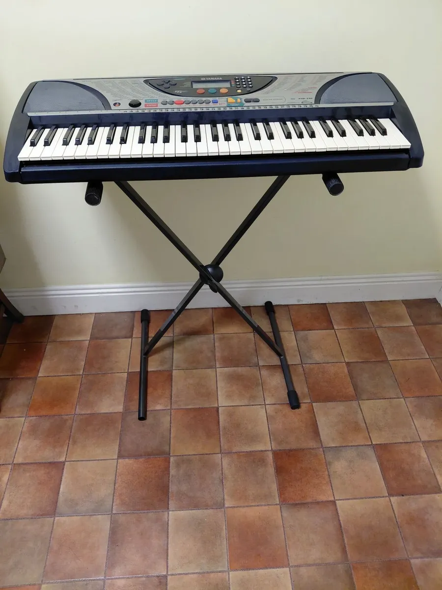 Yamaha PSR-240 portable electronic keyboard - Image 1