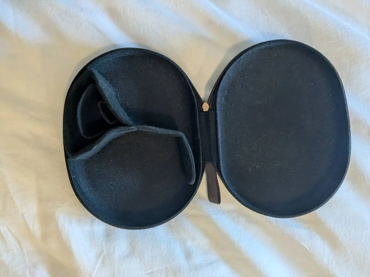Sony headphones case - Image 1