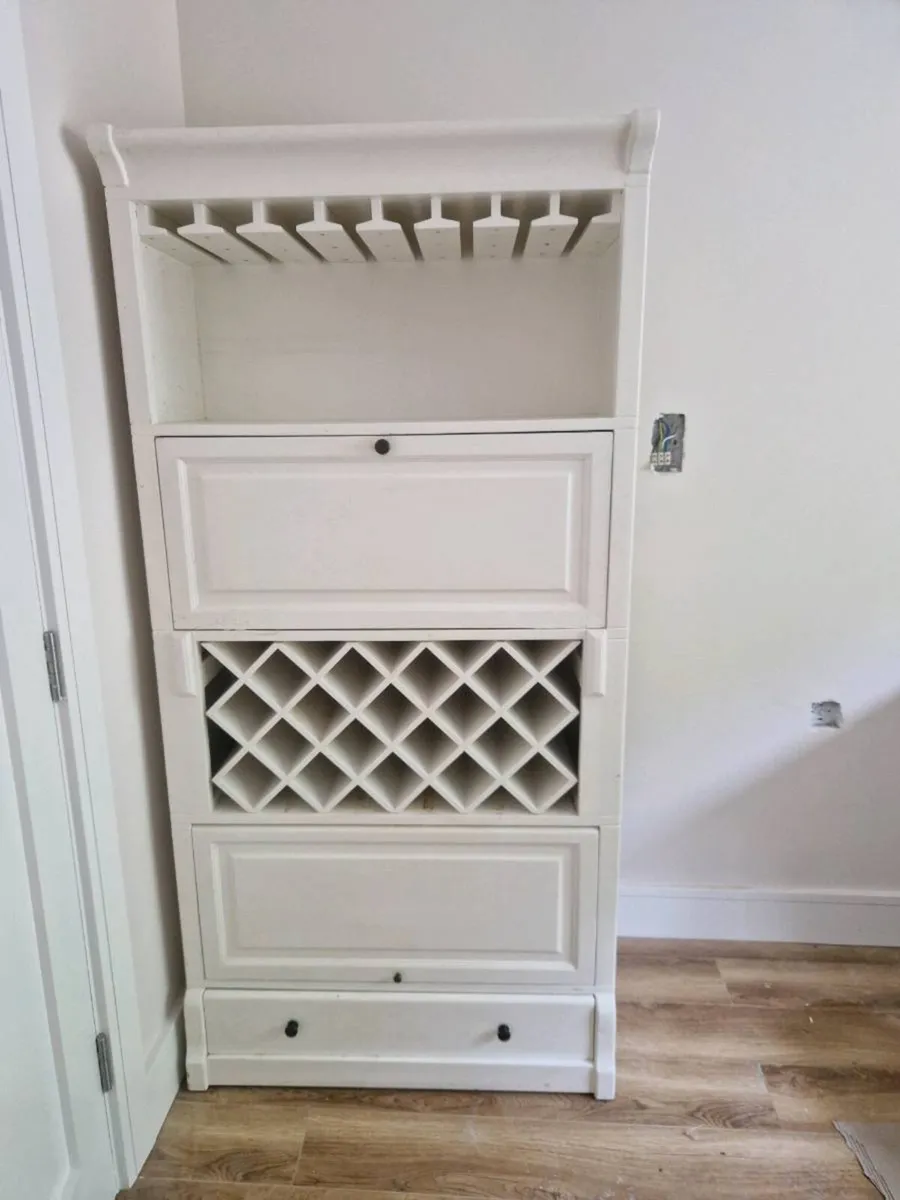 Drinks cabinet. - Image 1