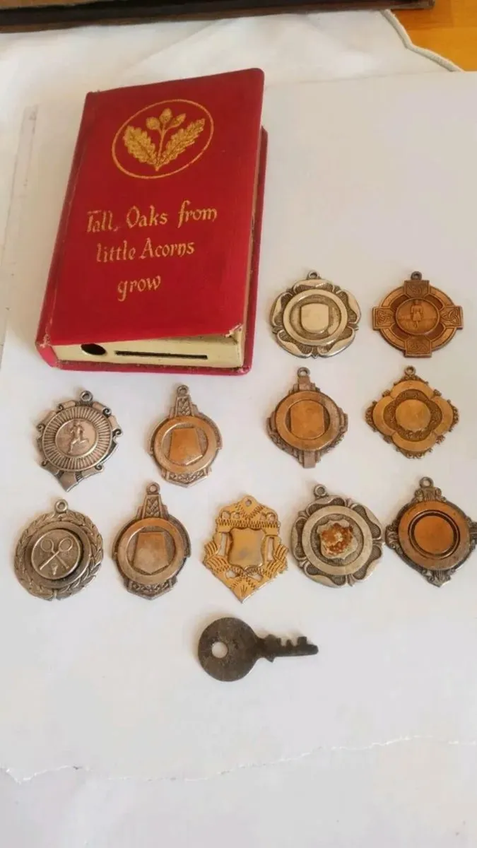 Antique metal money box - Image 4