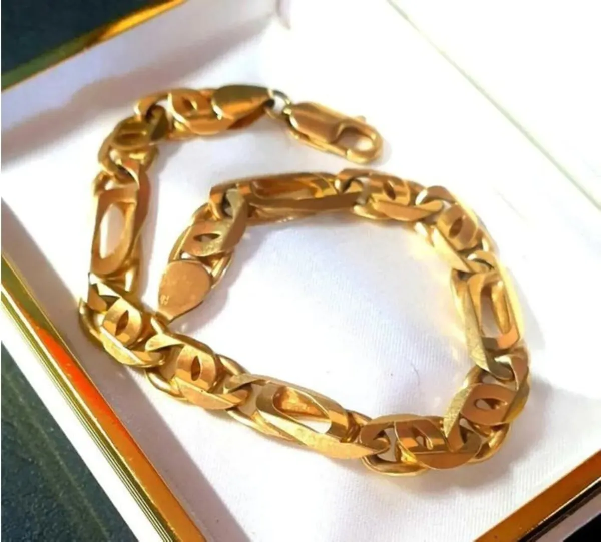Vintage 9ct Gold Heavy Curb Link Bracelet - Image 4