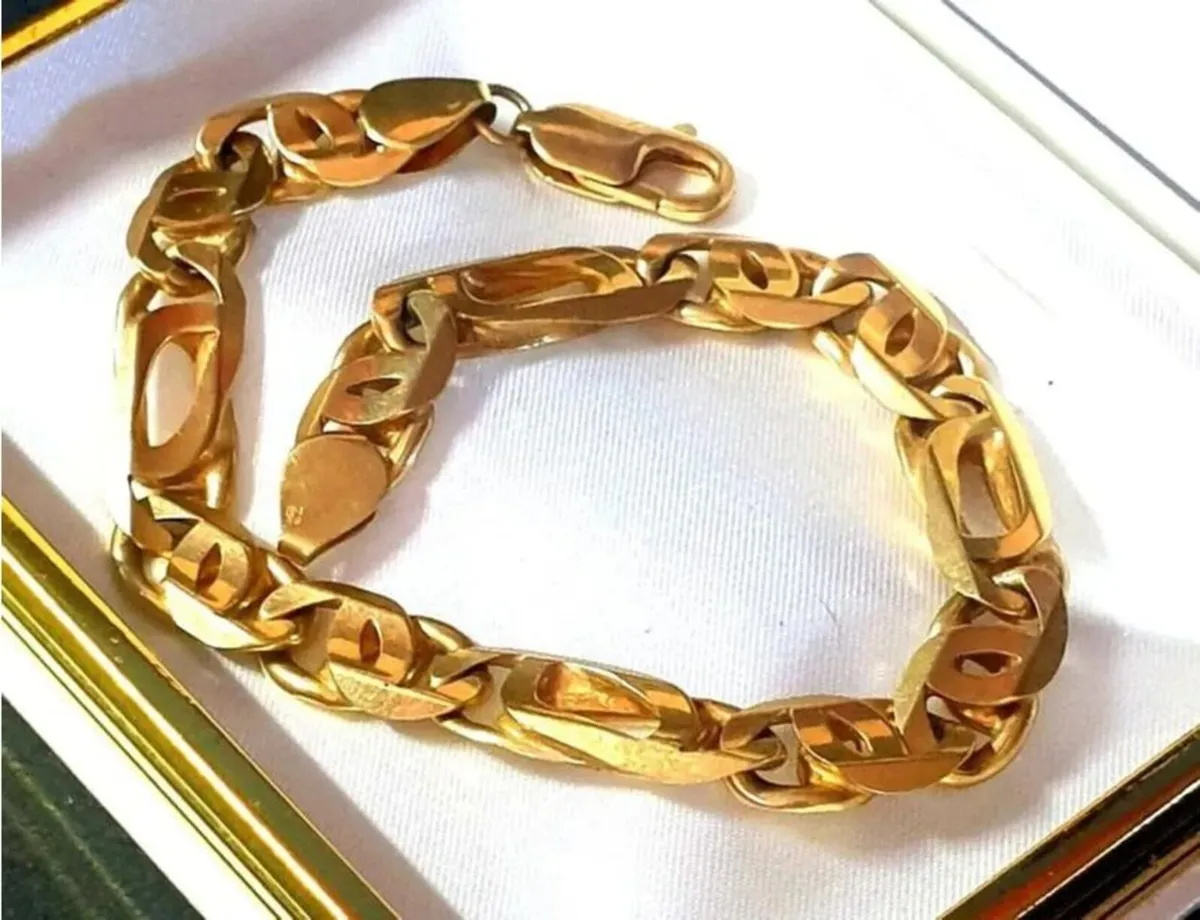 Vintage 9ct Gold Heavy Curb Link Bracelet - Image 2