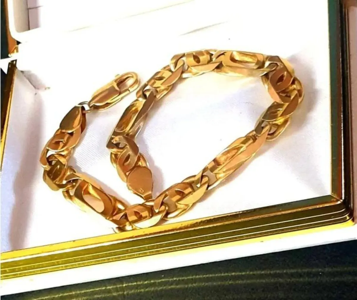 Vintage 9ct Gold Heavy Curb Link Bracelet - Image 3