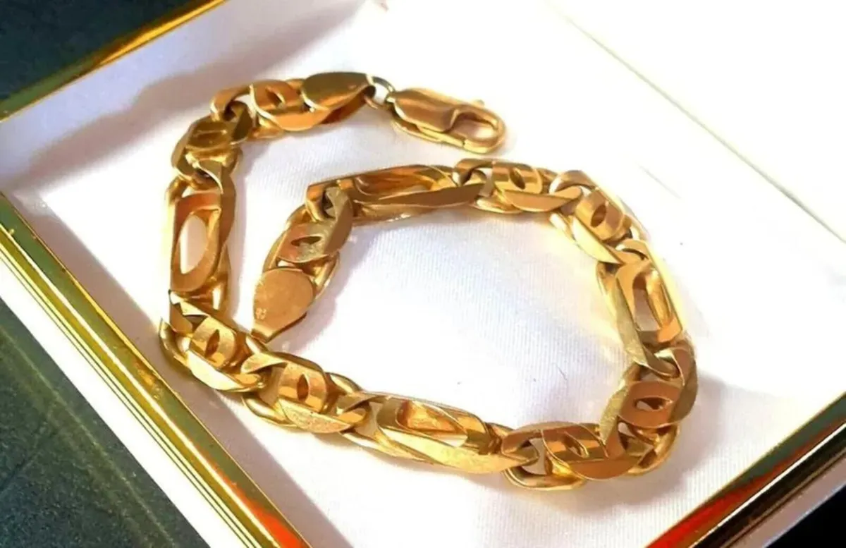 Vintage 9ct Gold Heavy Curb Link Bracelet - Image 1