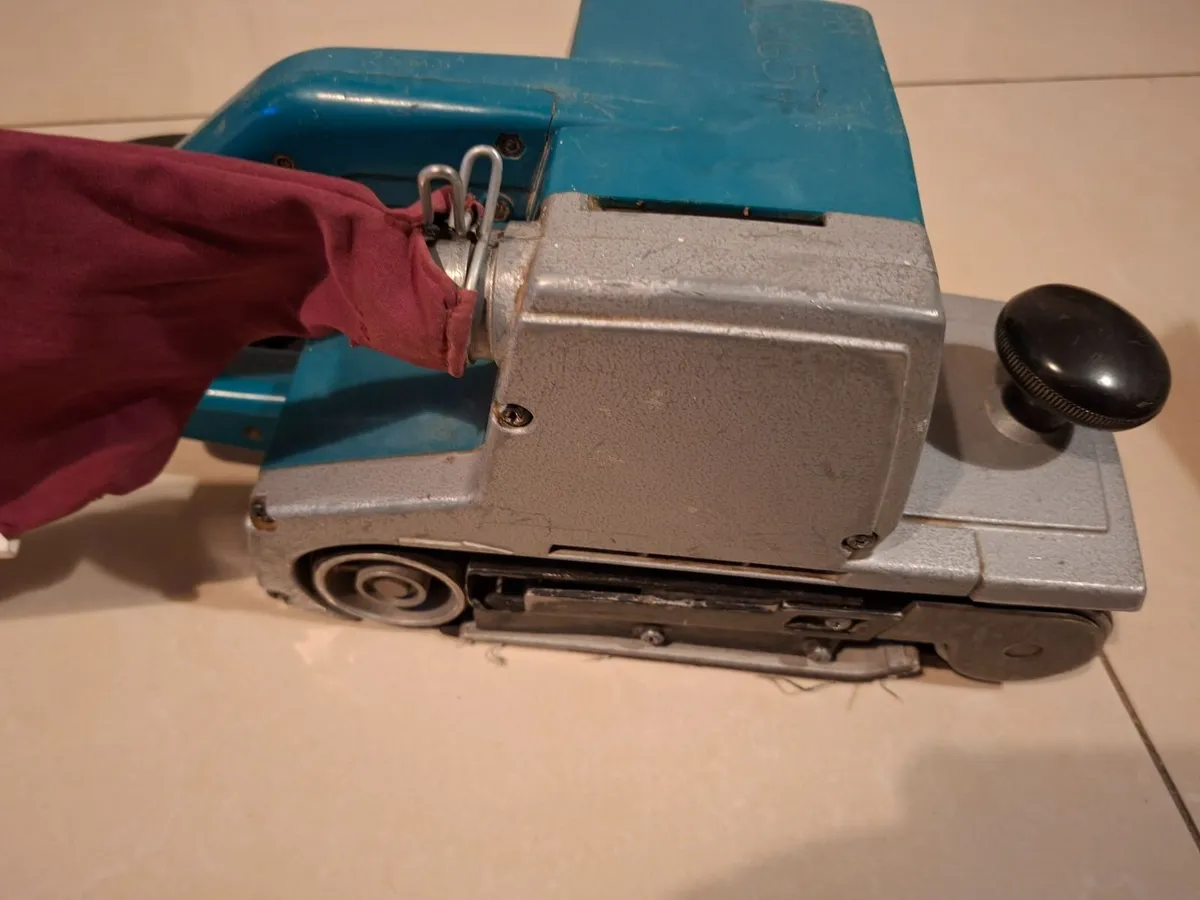 Makita 9401 Belt Sander 110v - Image 4