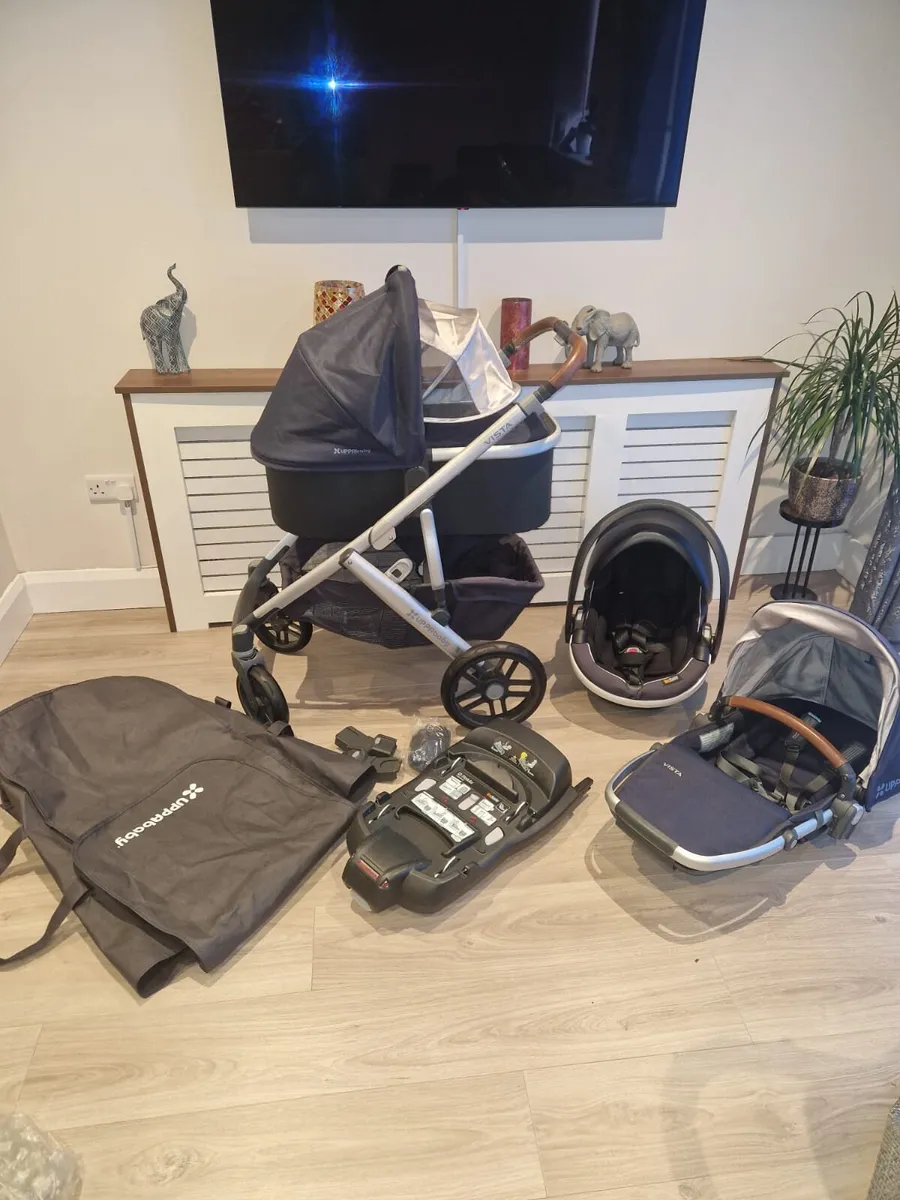Uppababy Vista with 2 car seats isofix - Image 1