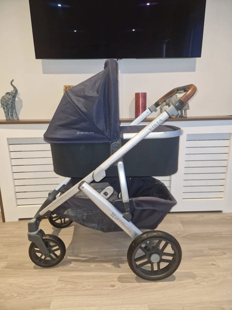Uppababy Vista with 2 car seats isofix - Image 2
