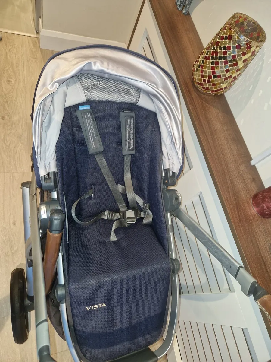 Uppababy Vista with 2 car seats isofix - Image 4